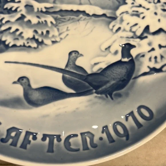 Vintage - 1970 Christmas in Greenland Collector Plate - Picture 6 of 12
